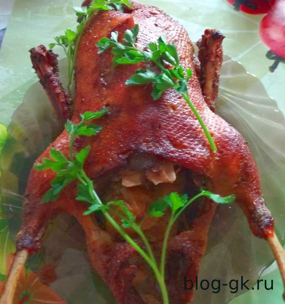 Индоутка запеченная с яблоками
