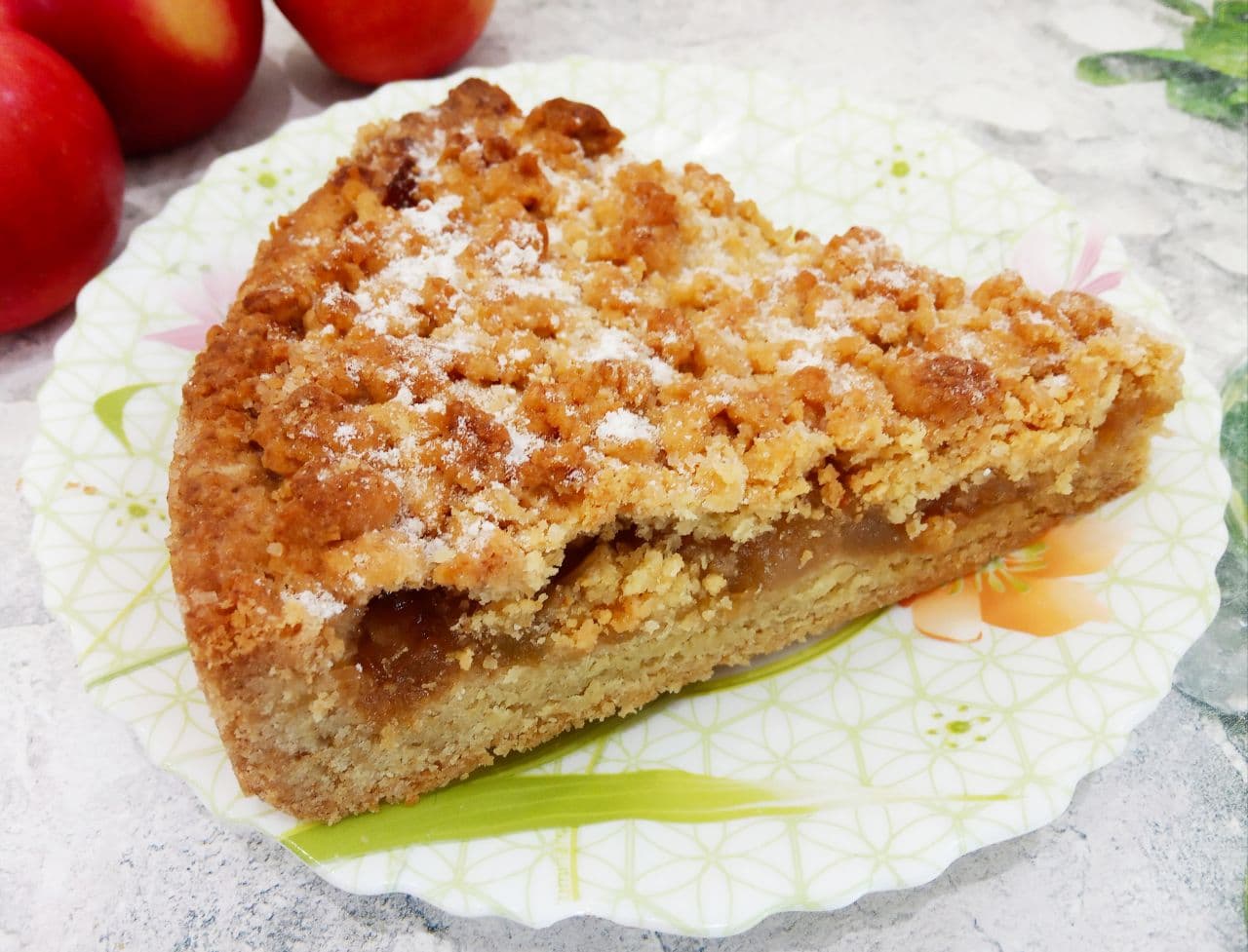 Песочный и рассыпчатый пирог со свежими яблоками