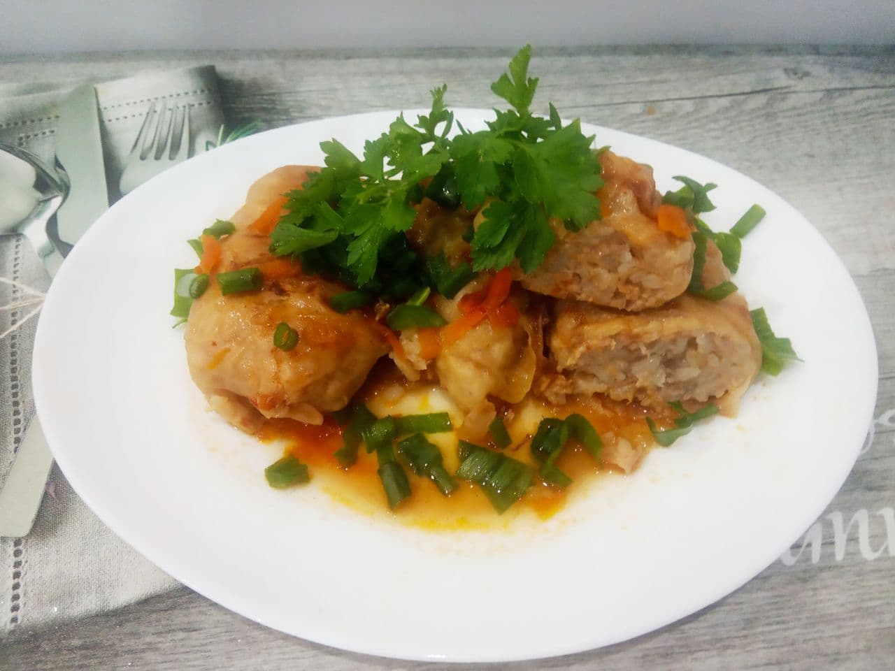 Домашние обжаренные голубцы с сырым рисом, вкусно и сытно
