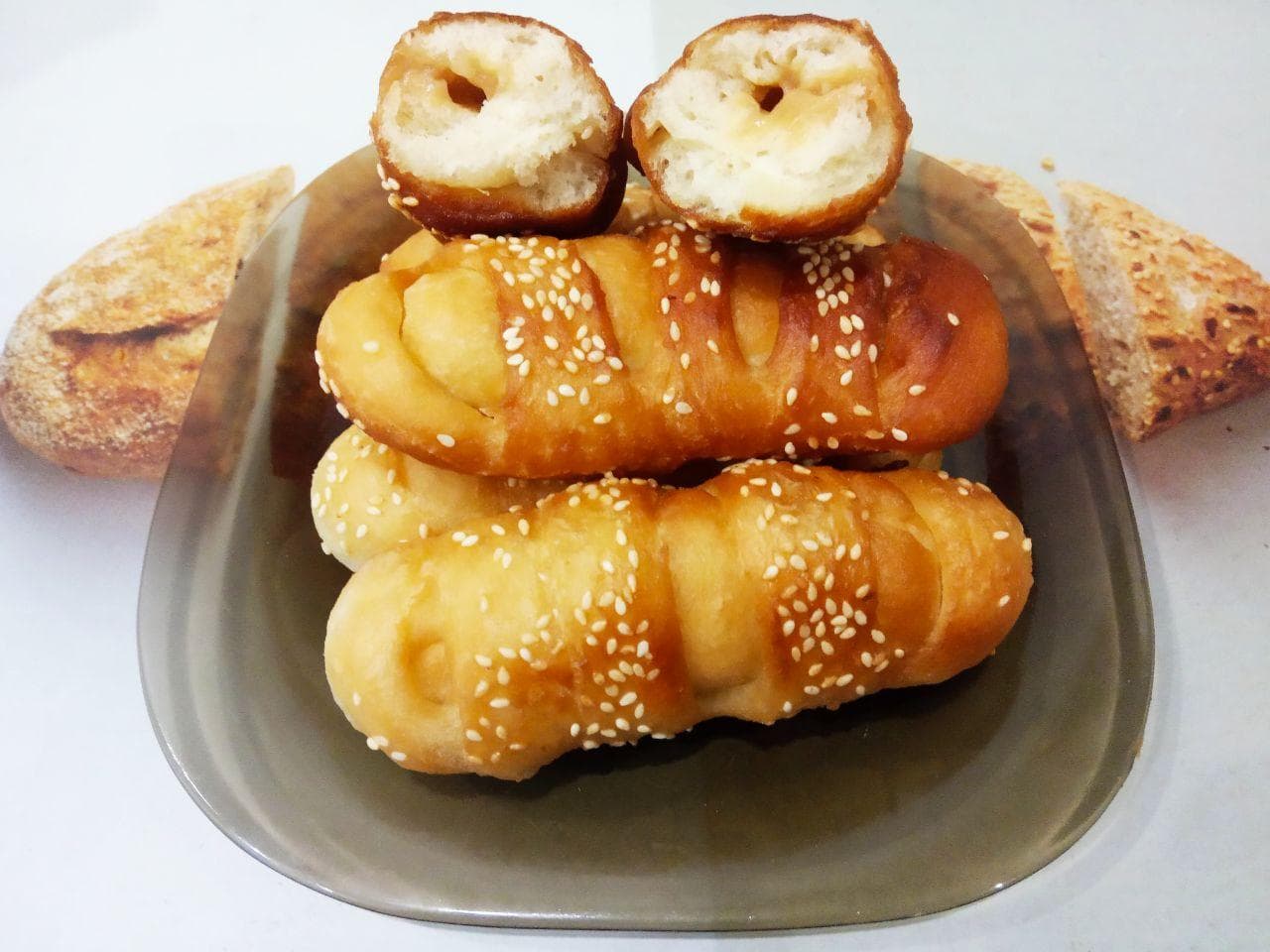 Жареные пончики без яиц с начинкой и с кунжутом