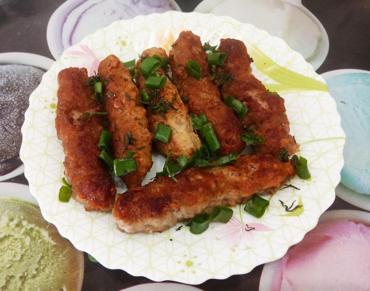 Колбаски мясные жареные