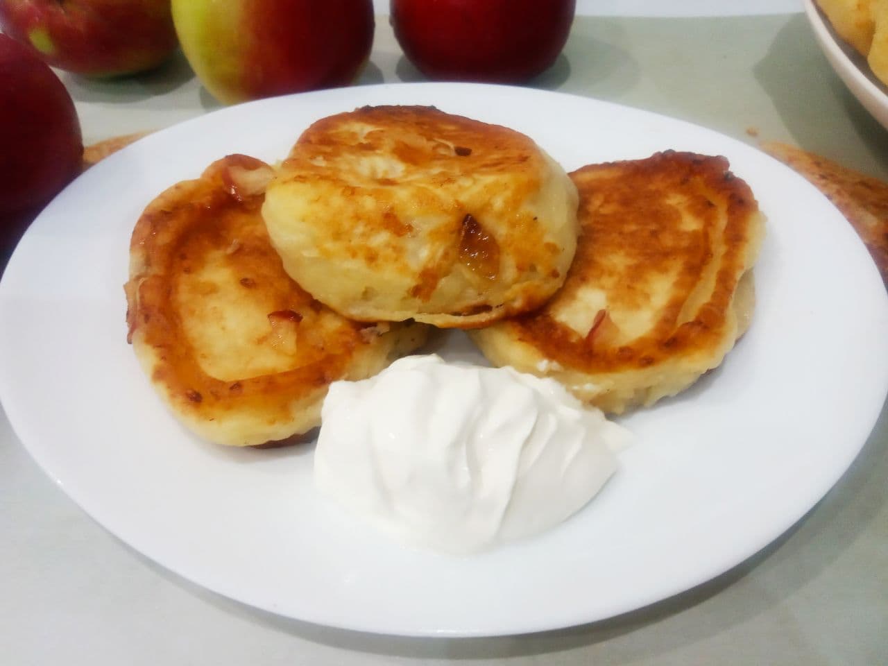 Оладьи с творогом и яблоками, просто и вкусно
