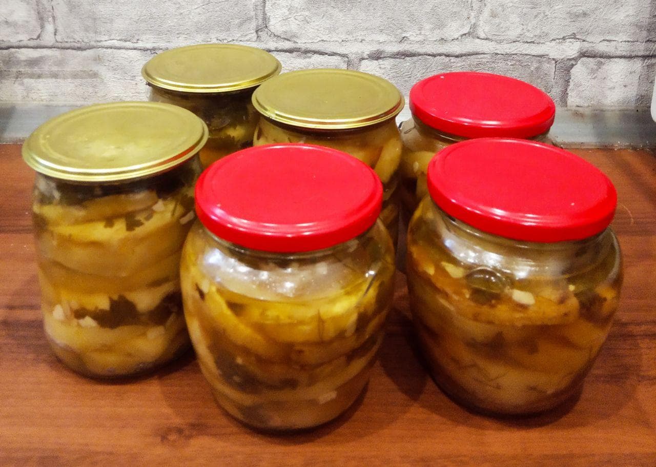 Консервированные жареные кабачки с чесноком, просто и вкусно
