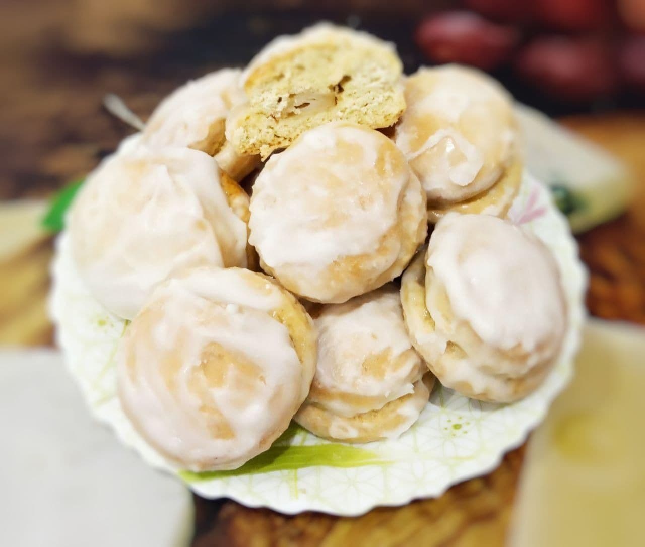 Пряники рассыпчатые, мягкие, с яблоками и в молочной глазури