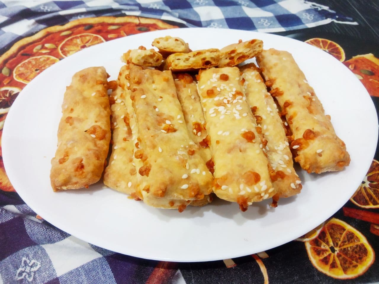 Соленое печенье с сыром, хрустящее и аппетитное