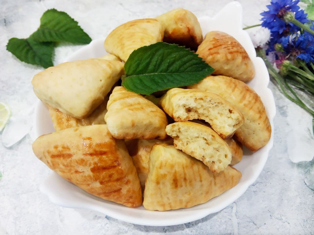Простой рецепт коржиков со сливочным вкусом, мягкие и вкусные