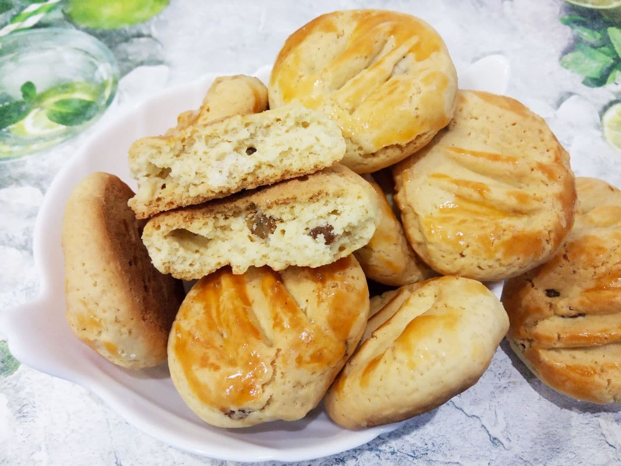 Домашнее печенье на растительном масле с изюмом, песочное и рассыпчатое