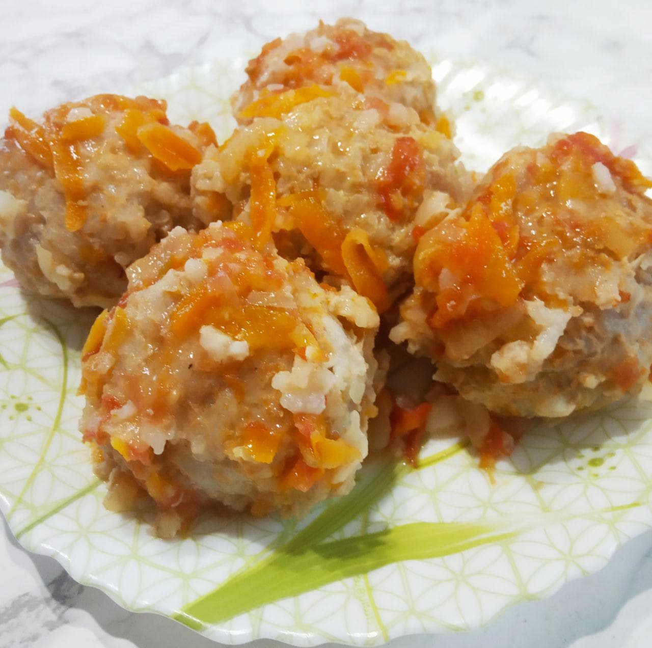 Ленивые голубцы из риса, капусты и фарша, в томатно-сметанном соусе