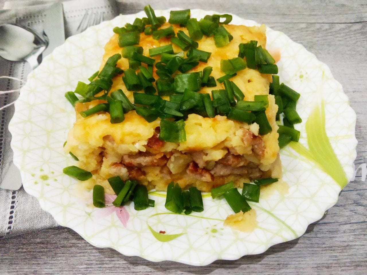 Картофельная запеканка с мясом и сыром