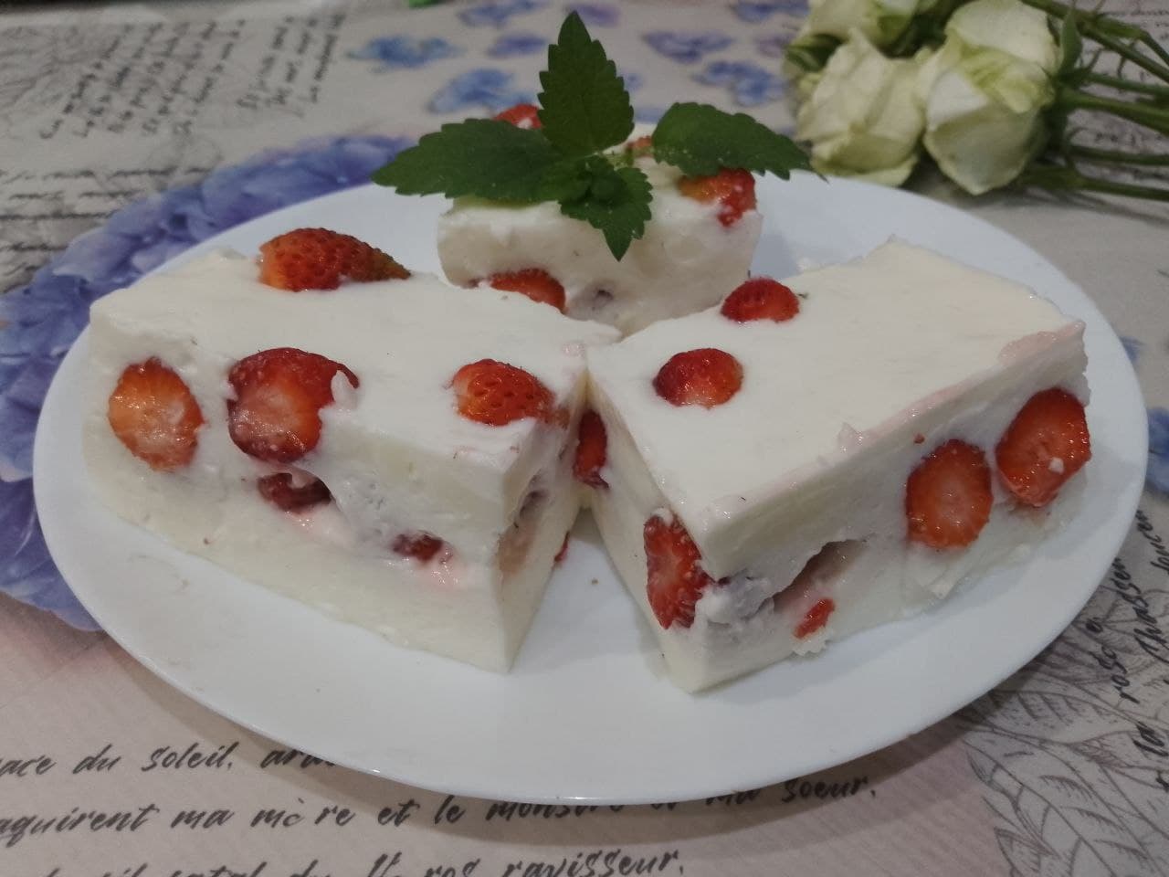 Клубничное желе из ягод клубники и сметаны, нежное и вкусное