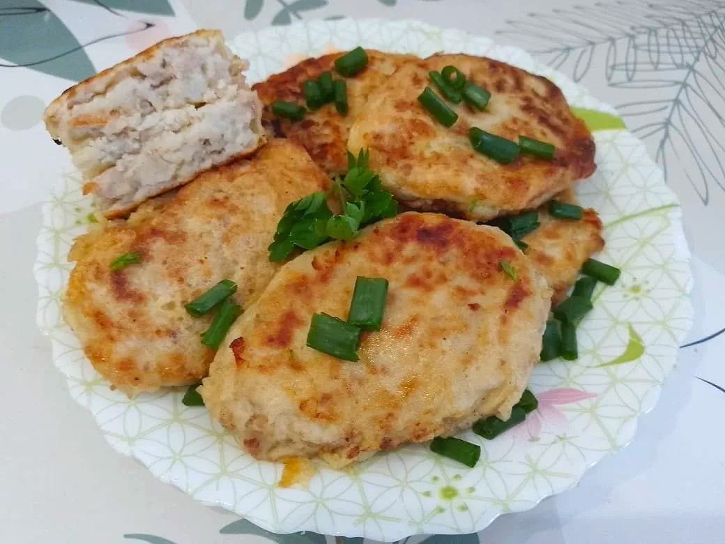 Котлеты из картофельного пюре и фарша, в яичном кляре