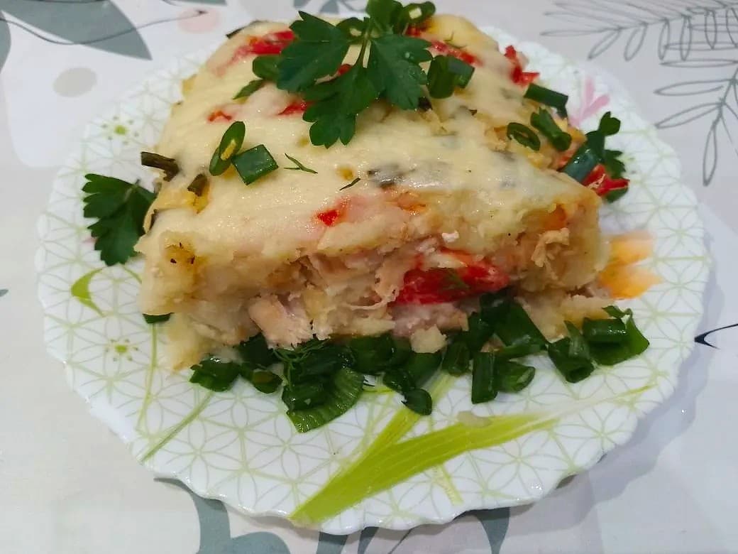 Картофельная запеканка с сыром, помидорами и куриным мясом