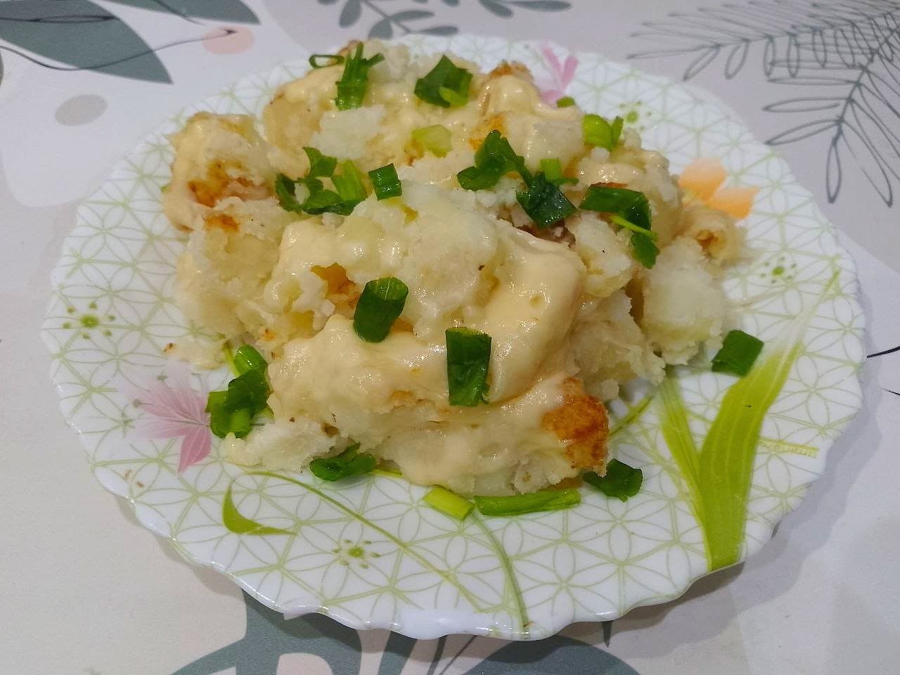 Картофель в сметане с сыром, на сковороде