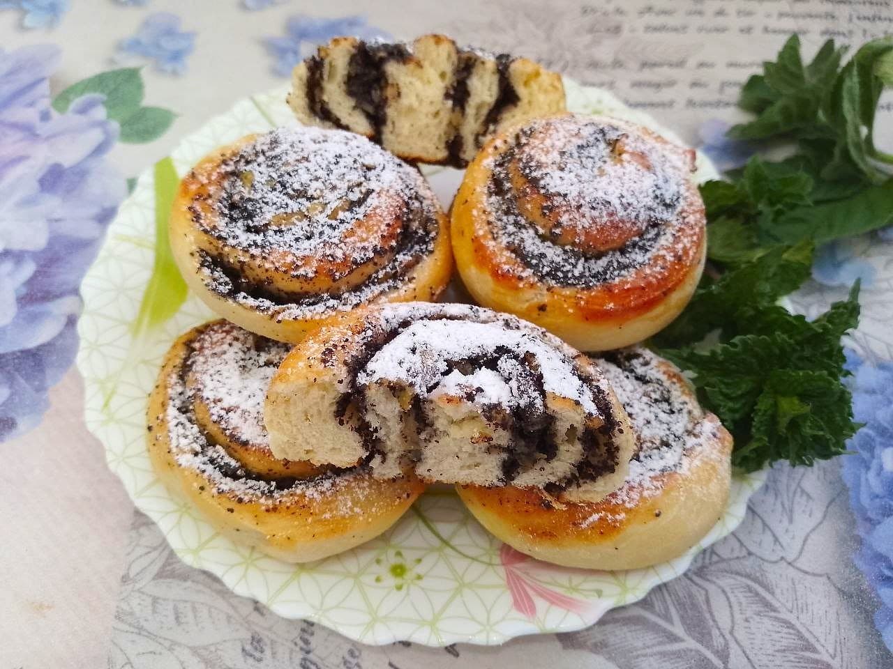 Булочки из сдобного дрожжевого теста с маковой начинкой
