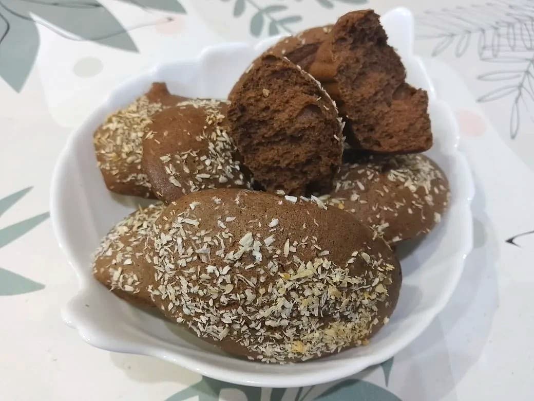 Шоколадное бисквитное печенье с кокосовой стружкой
