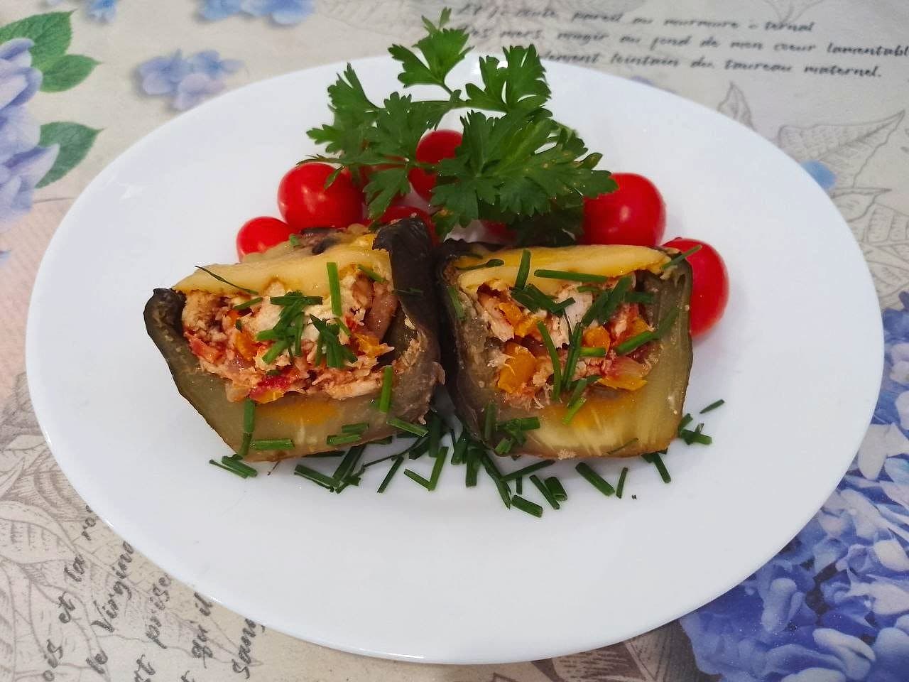 Баклажаны с начинкой из мяса и овощей, в духовке