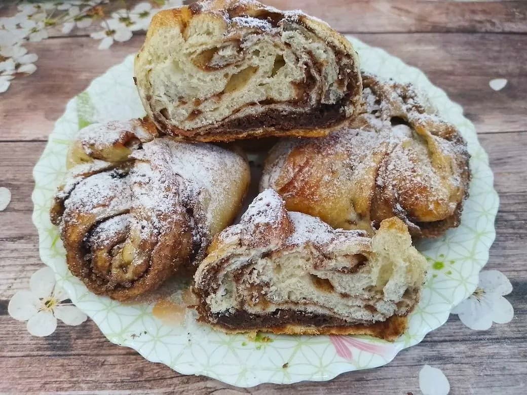 Булочки с начинкой из шоколадной крошки, воздушные и ароматные