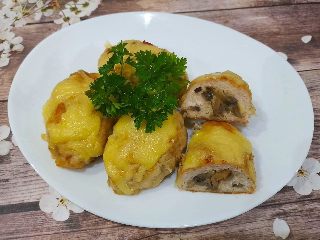 Зразы из куриного мяса, грибов и сыра, в духовке