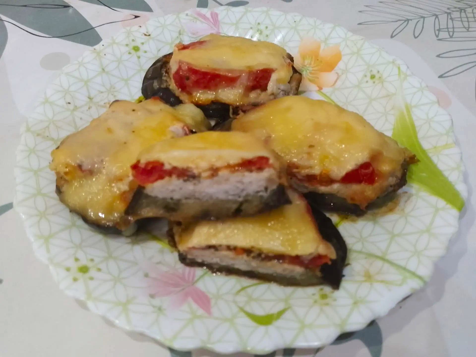 Баклажаны запеченные в духовке с фаршем, сыром и помидорами