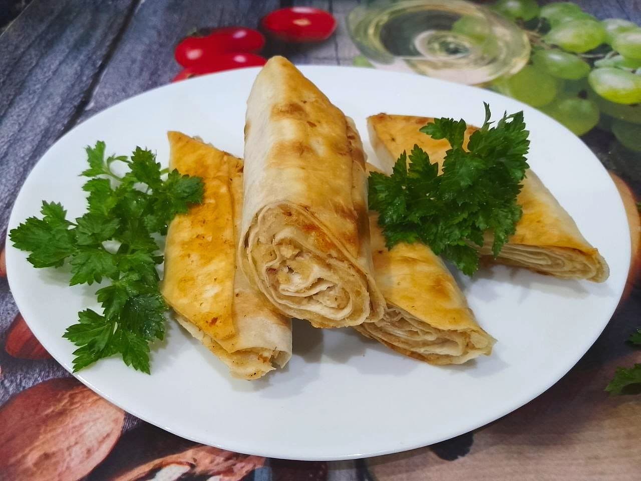 Лаваш с мясной начинкой, на сковороде, вкусный и аппетитный