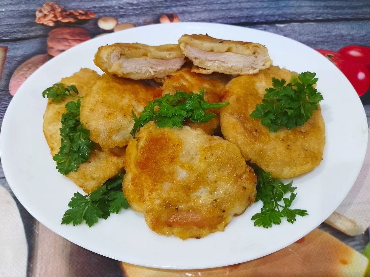 Куриное филе в кляре и взбитом белке, на сковороде, нежное и вкусное