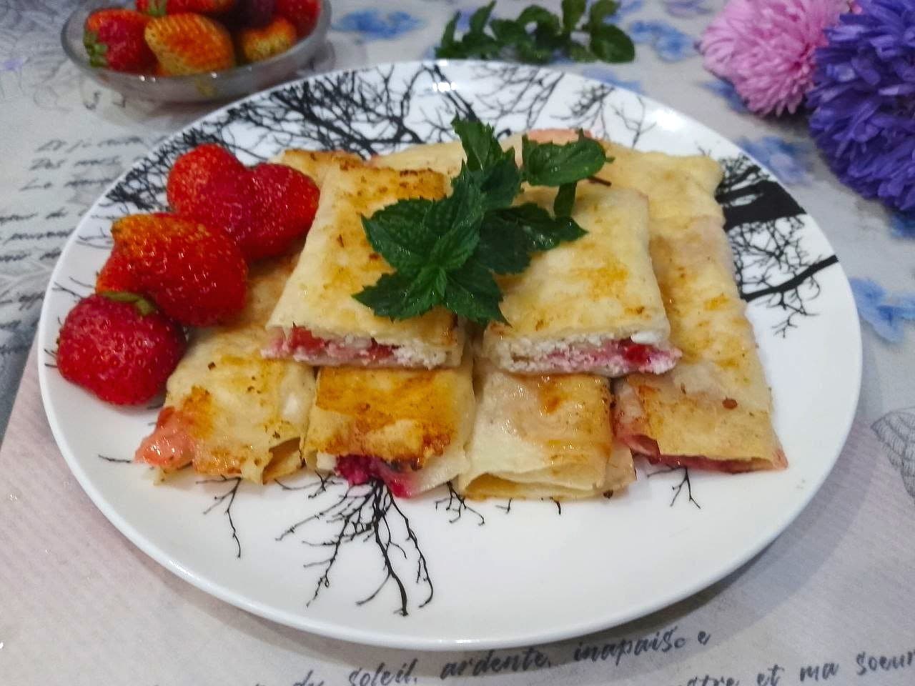 Лаваш с творожной начинкой и ягодами, на сковороде