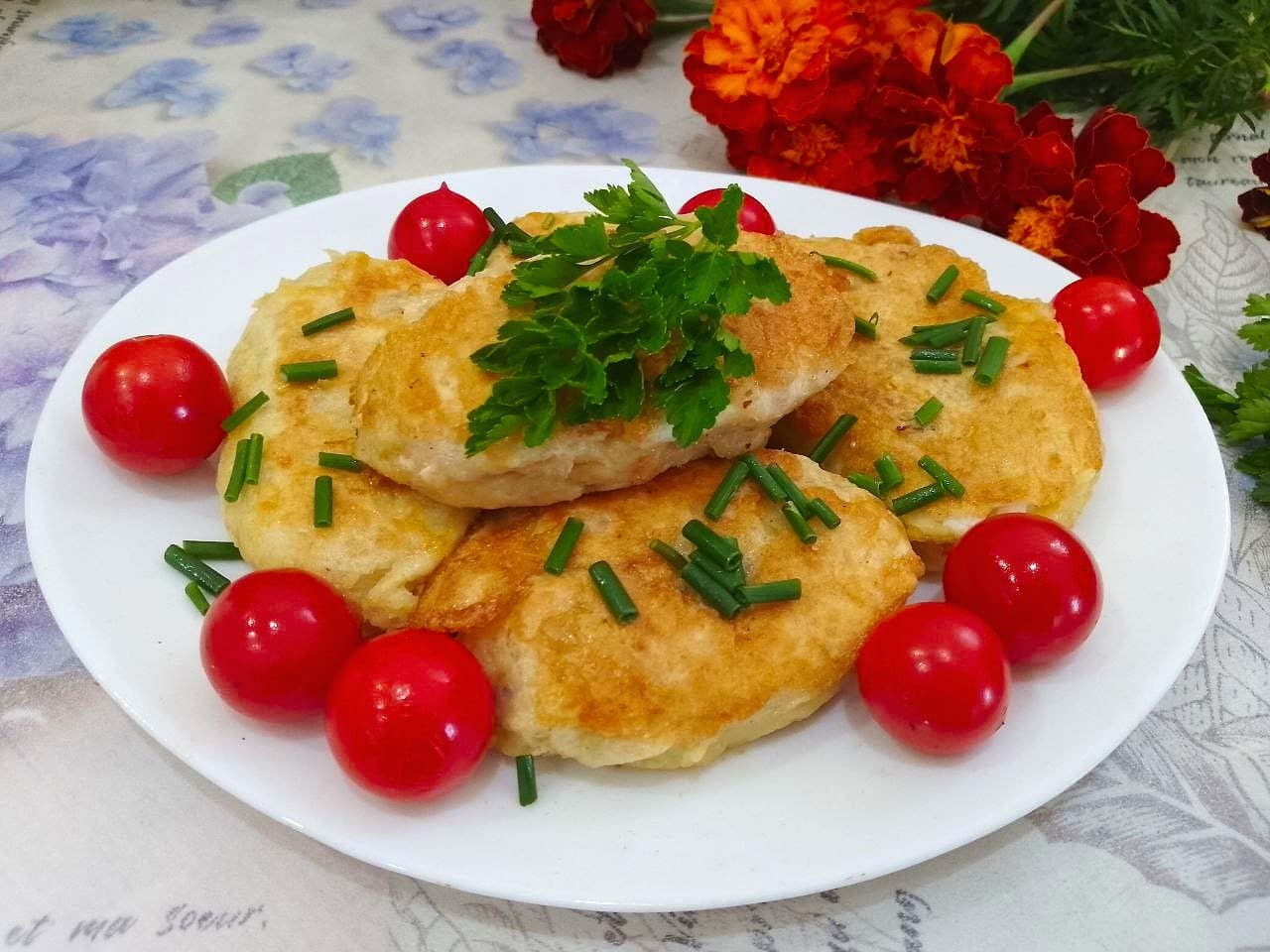 Картофельные котлеты с сыром, мясом, в яичном кляре