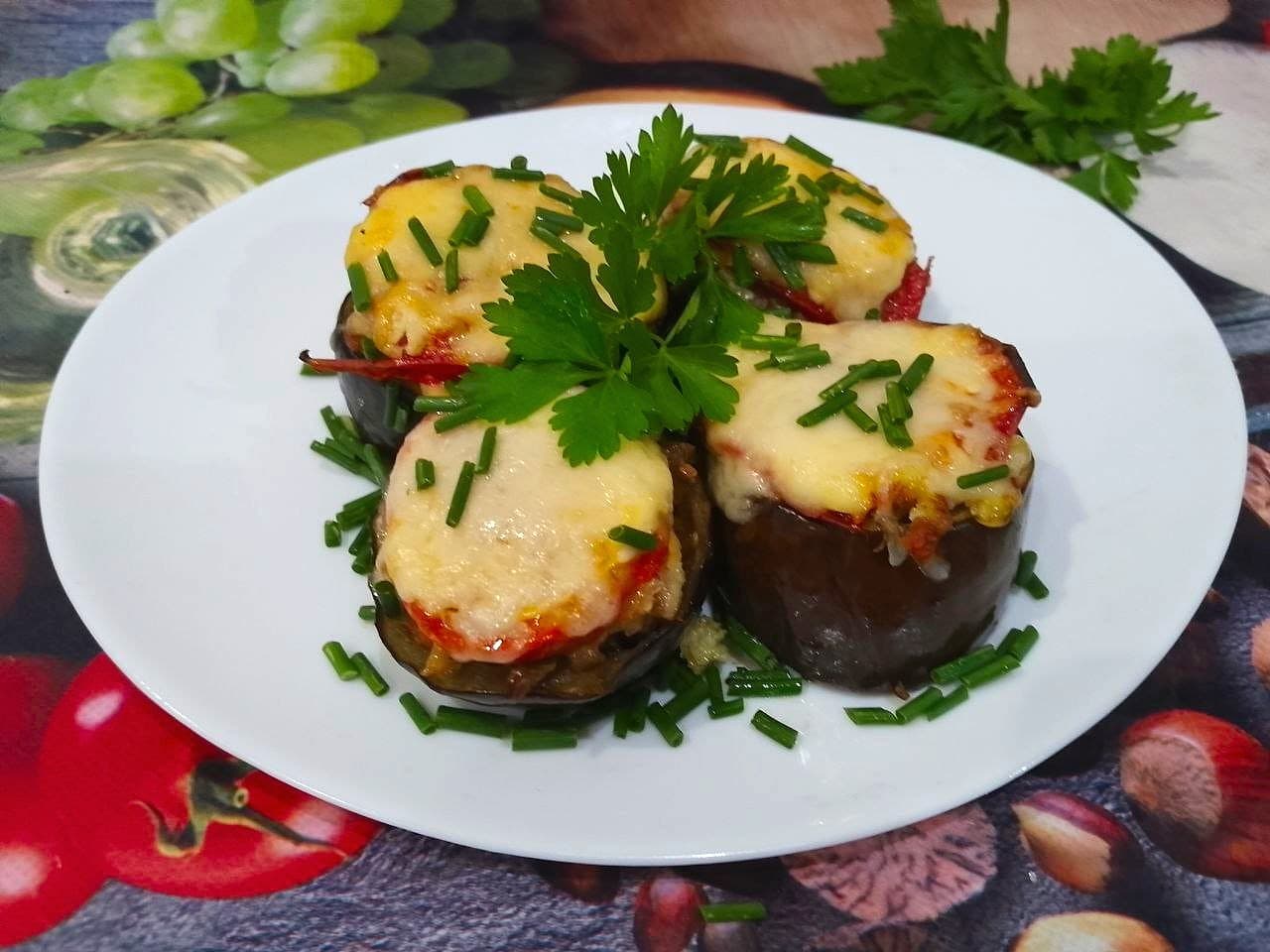 Баклажаны с мясной начинкой и сыром запеченные в духовке