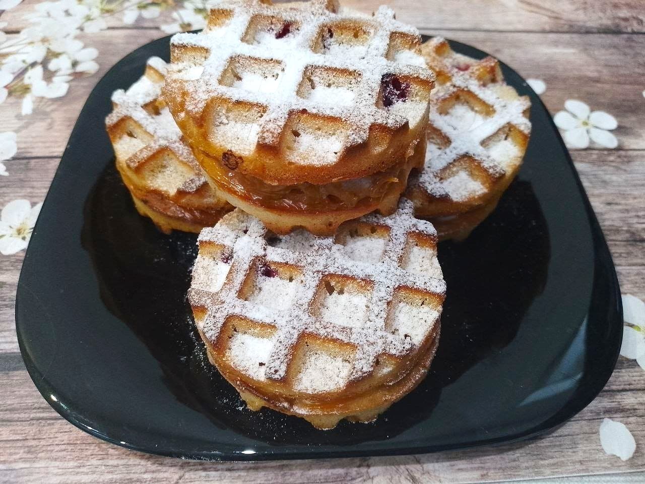 Мягкие вафли с вишней и начинкой, просто и вкусно
