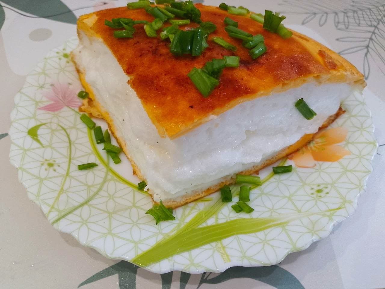 Нежный яичный омлет с сыром, на сковороде