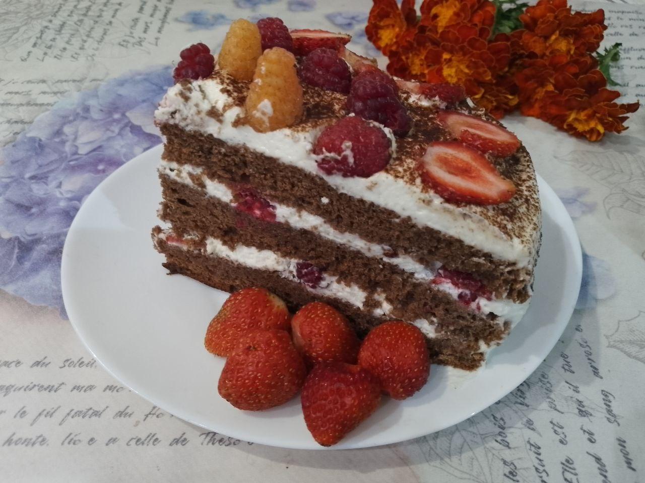 Tort Chokoladniy so Slivkami