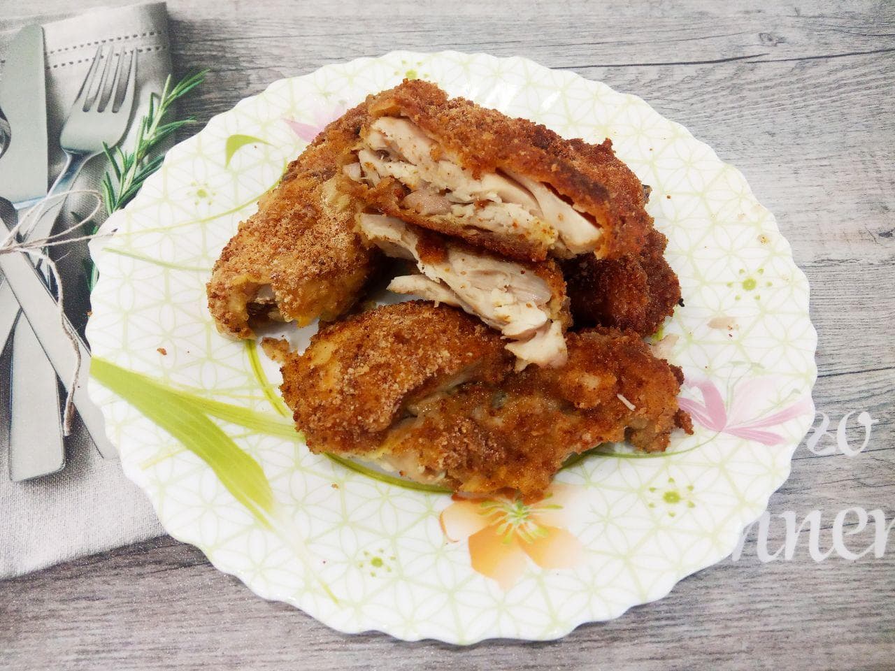 Куриные бедрышки жареные в духовке в кляре и сухарях