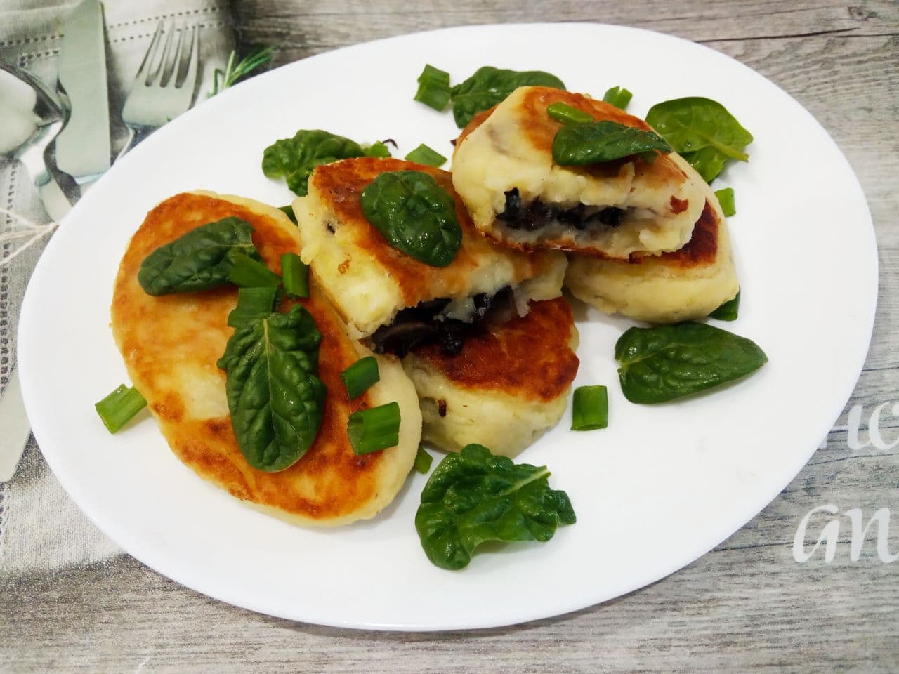 Картофельные зразы с начинкой из шампиньонов и лука