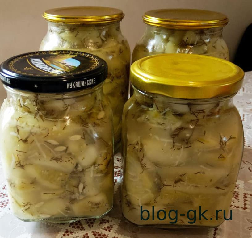 Огуречные дольки в пряно-масляном маринаде
