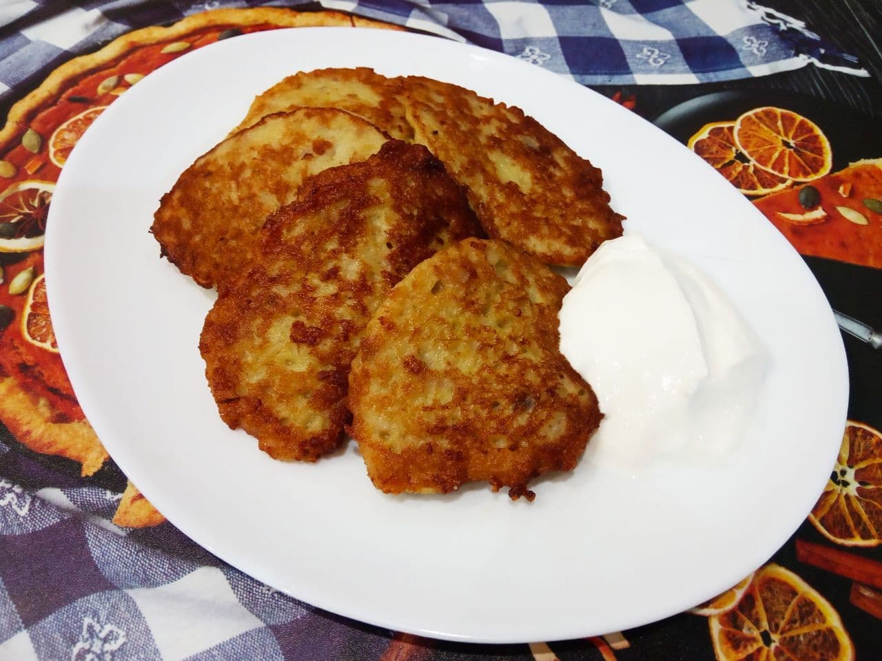 Оладьи из натертого сырого картофеля с фаршем и луком, вкусно и сытно