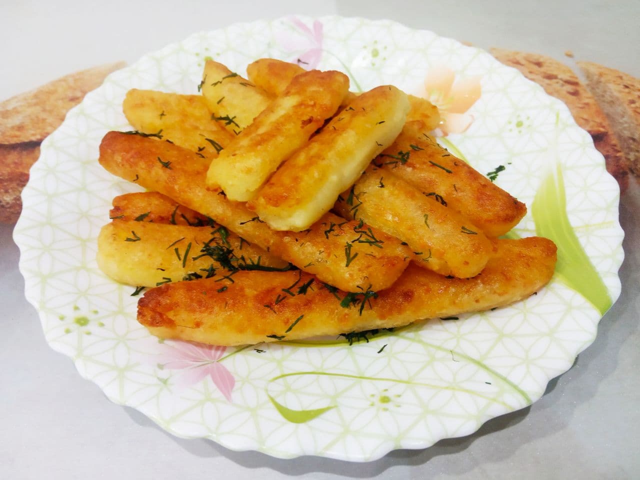 Картофельные палочки с сыром, вкусные и аппетитные