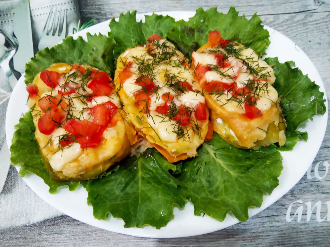 Запеченные кабачки в кляре, с сыром и помидорами