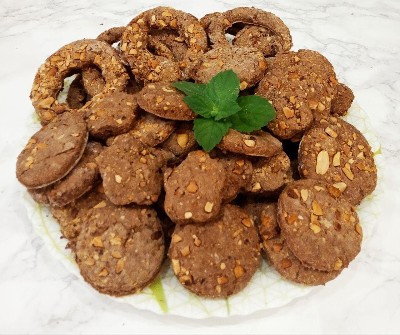 Шоколадное печенье на манной крупе с орехами, рассыпчатое и аппетитное