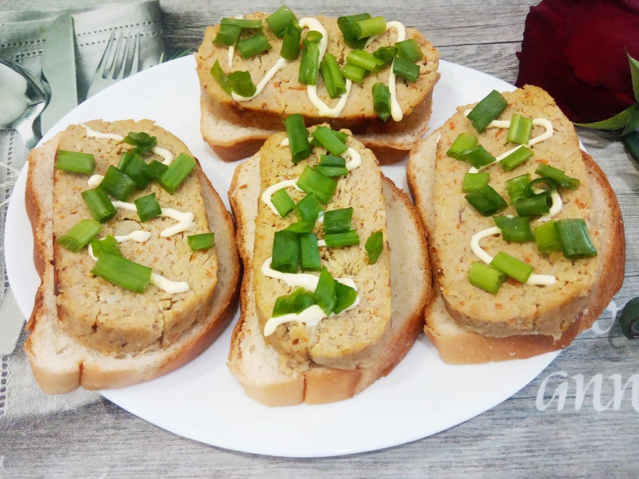 Бутерброды с куриным паштетом, вкусно и сытно