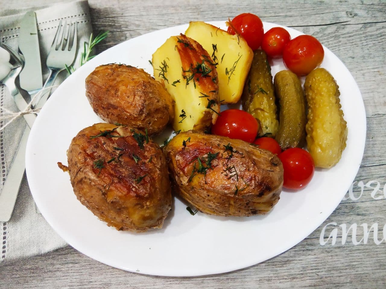 Картофель запеченный в духовке с майонезом, просто и вкусно