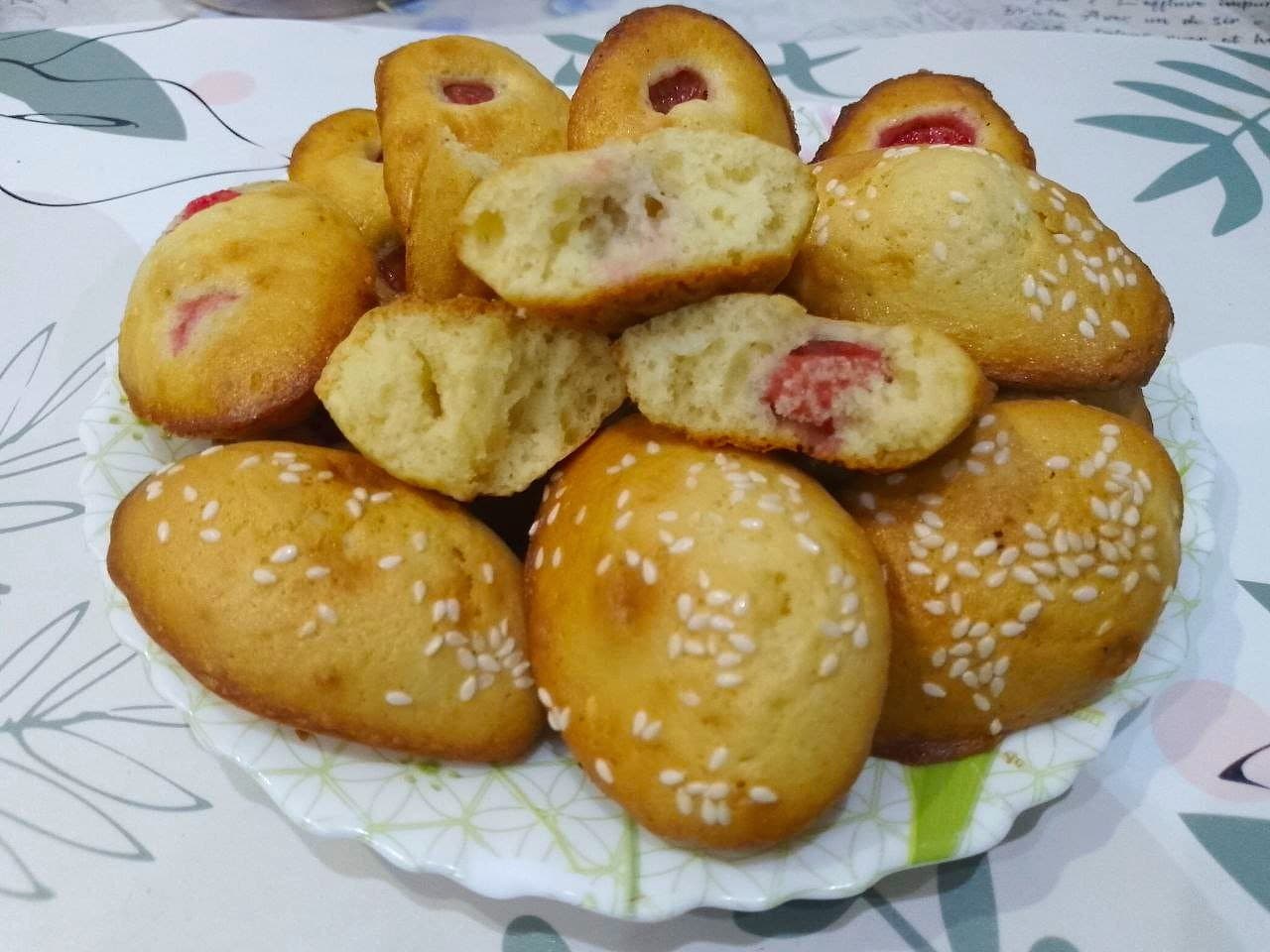 Печенье нежное и воздушное с вишней и кунжутом