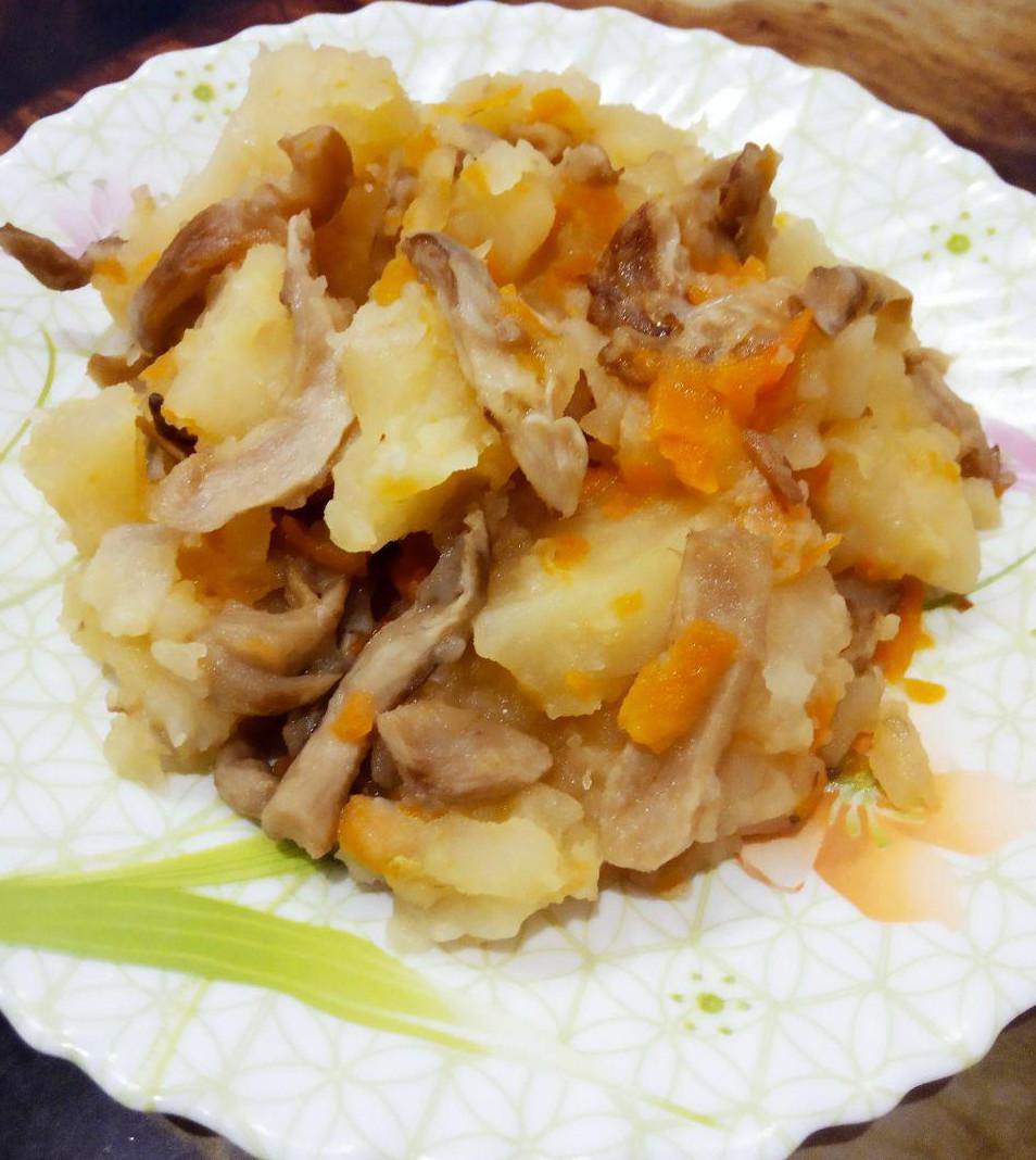 Kartofel S Gribami.jpg