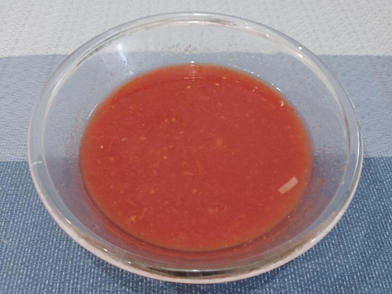 Курица пармиджано с протертыми помидорами и сыром: Помидоры измельчаем в блендере или используем томатный соус.