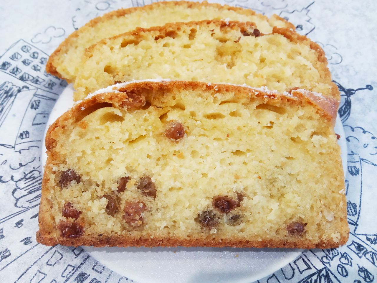 Домашний кекс с изюмом и с добавлением творога, нежный и вкусный