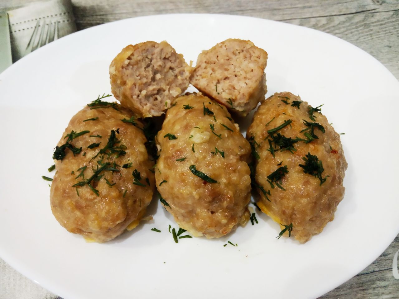 Мясные котлеты, запеченные в духовке, нежные и сочные