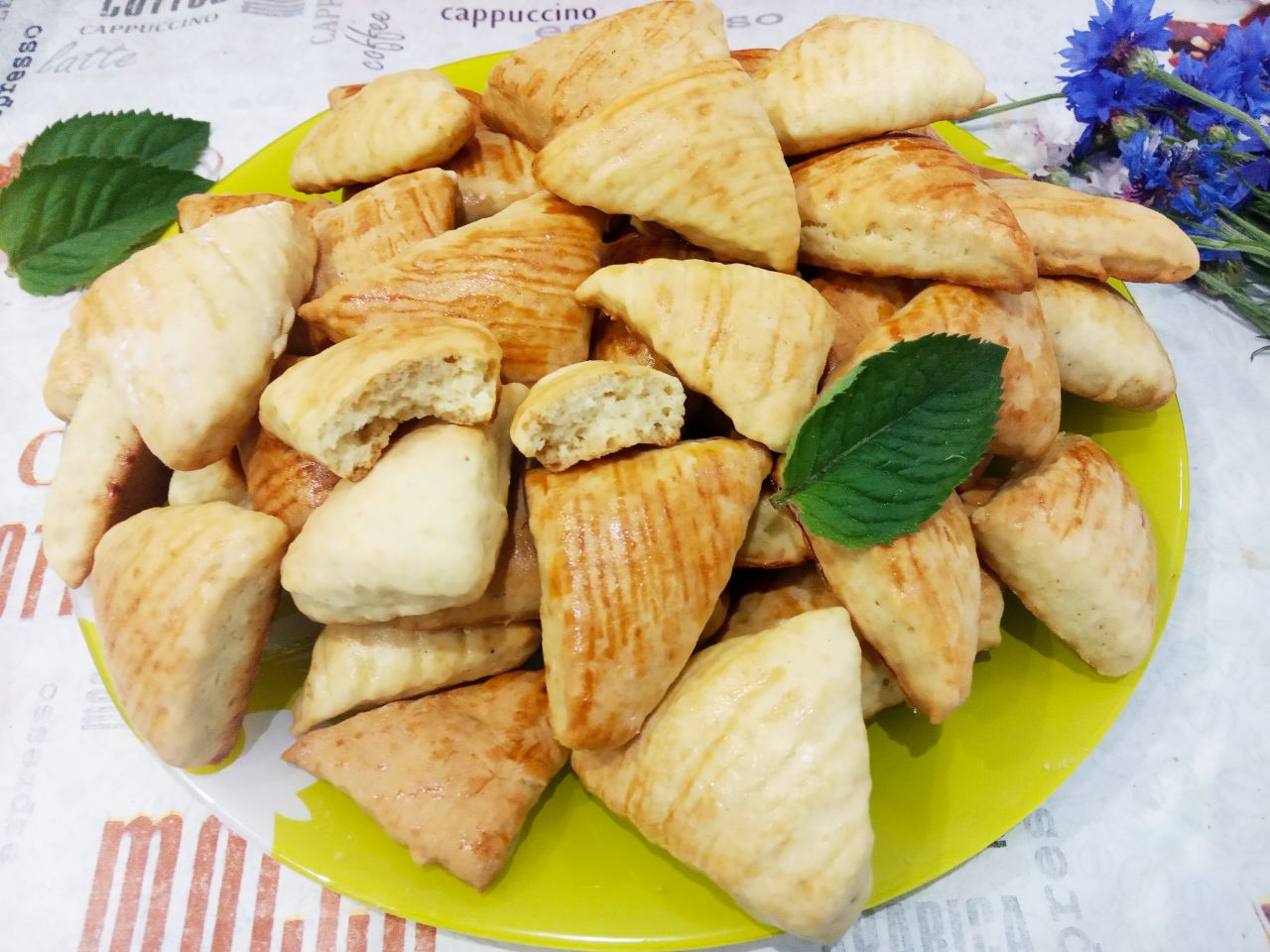 Простой рецепт коржиков со сливочным вкусом, мягкие и вкусные