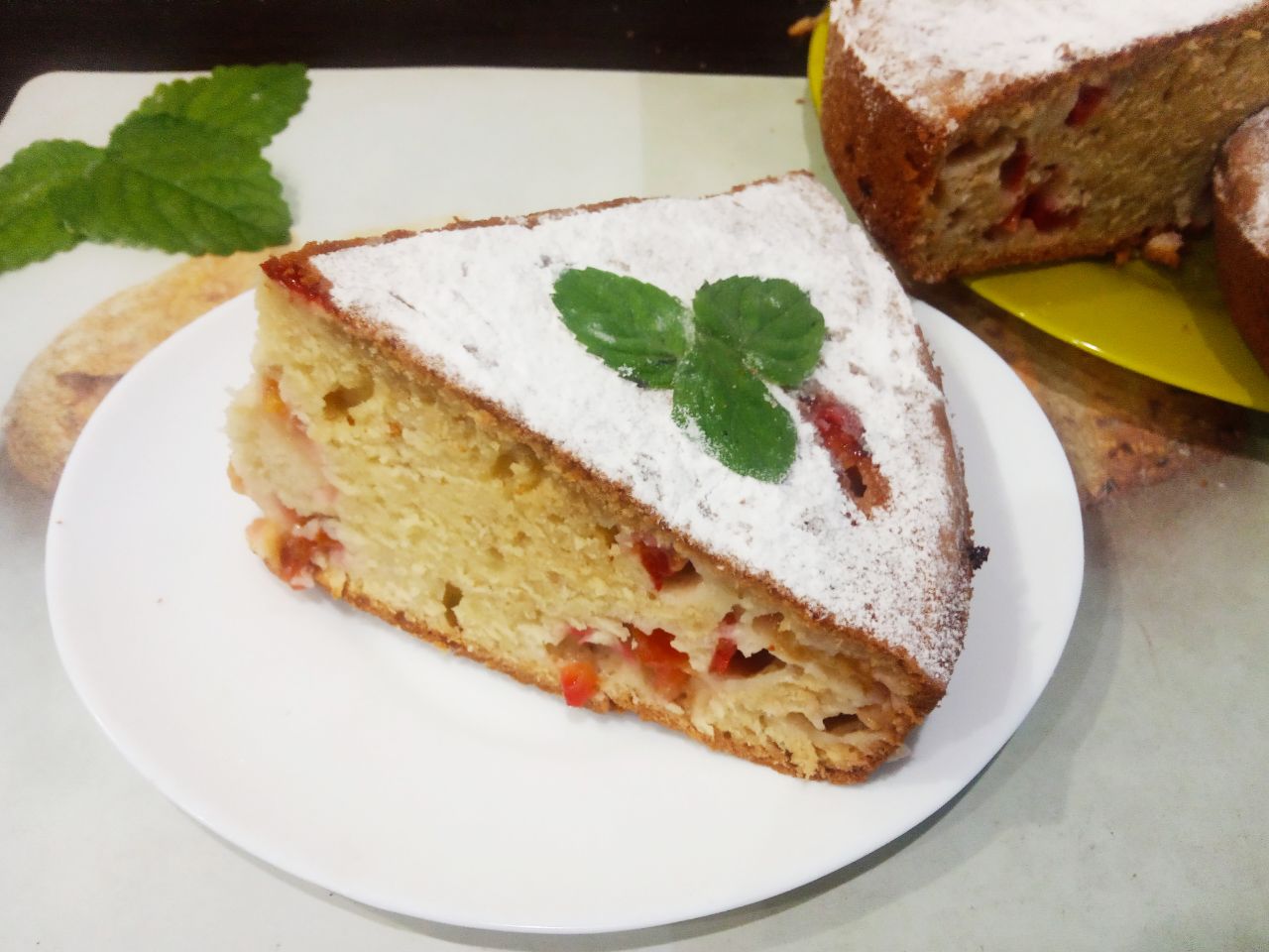 Пирог на молоке, со сливами, простой в приготовлении и вкусный