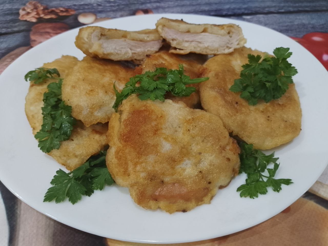 Куриное филе в кляре и взбитом белке, на сковороде, нежное и вкусное