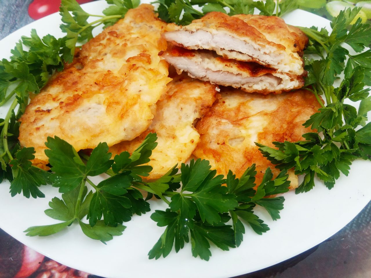 Отбивные  из свинины в кляре из яиц и сыра, вкусные и сытные