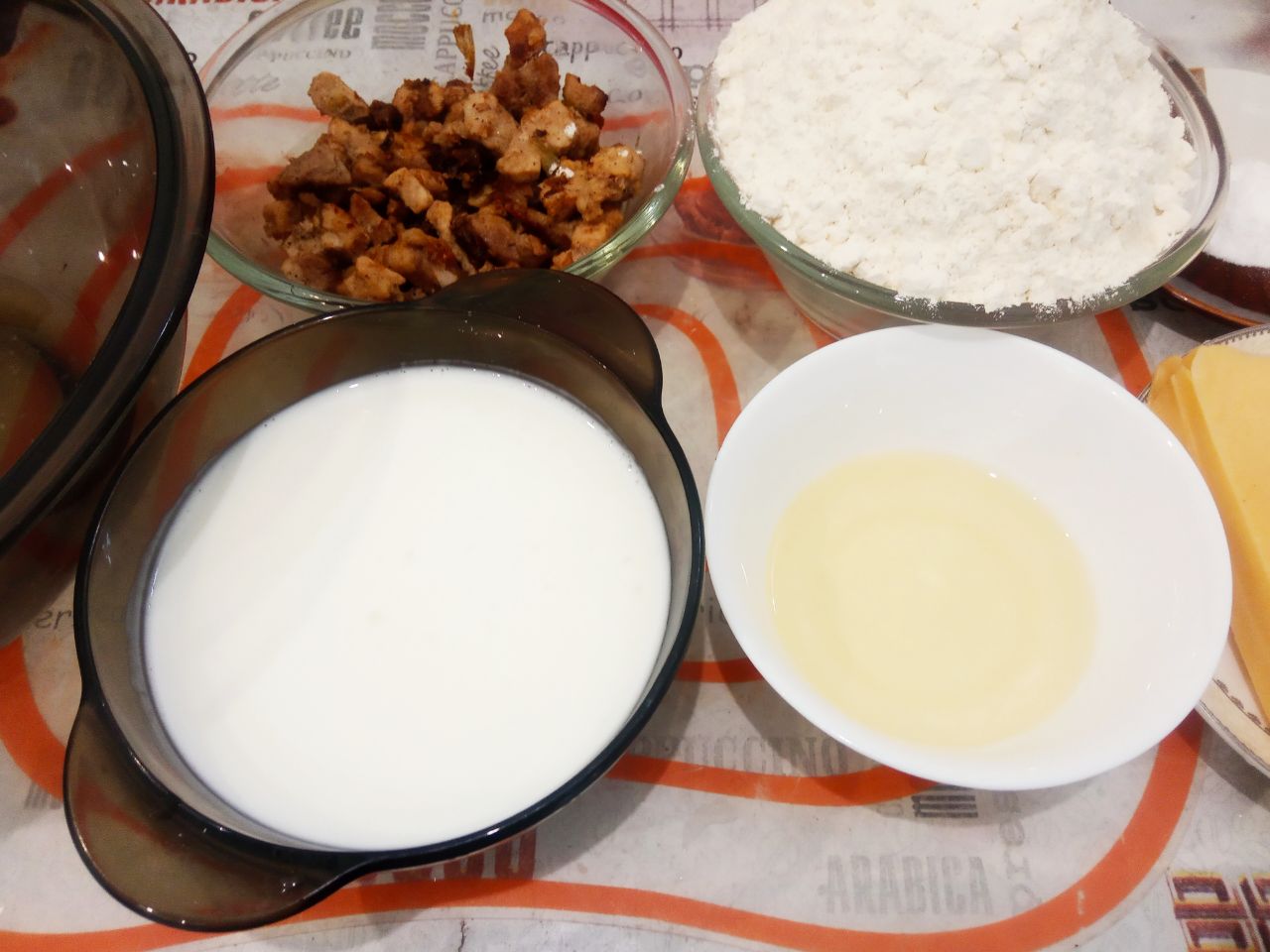 Ленивый пирог на кефире, с мясом и сыром в духовке